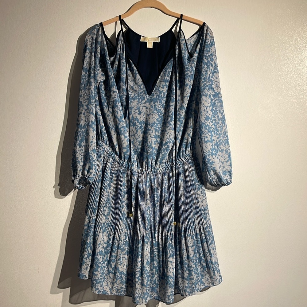 Michael Kors dress new no tags. Long sleeve shoulder cut out